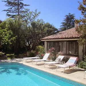 https://charmante-villa-dartiste-luberon-et-alpilles.fr-provencehotel.com