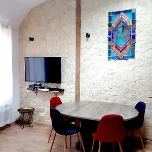 https://capitaine-pirrodi.fr-provencehotel.com